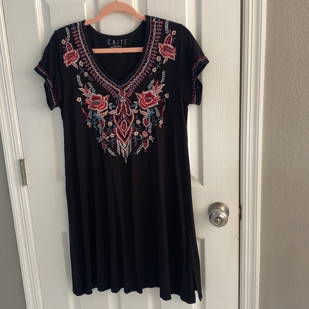Caite Anthropologie Abby Floral Embroidered boho T Shirt Dress, size small